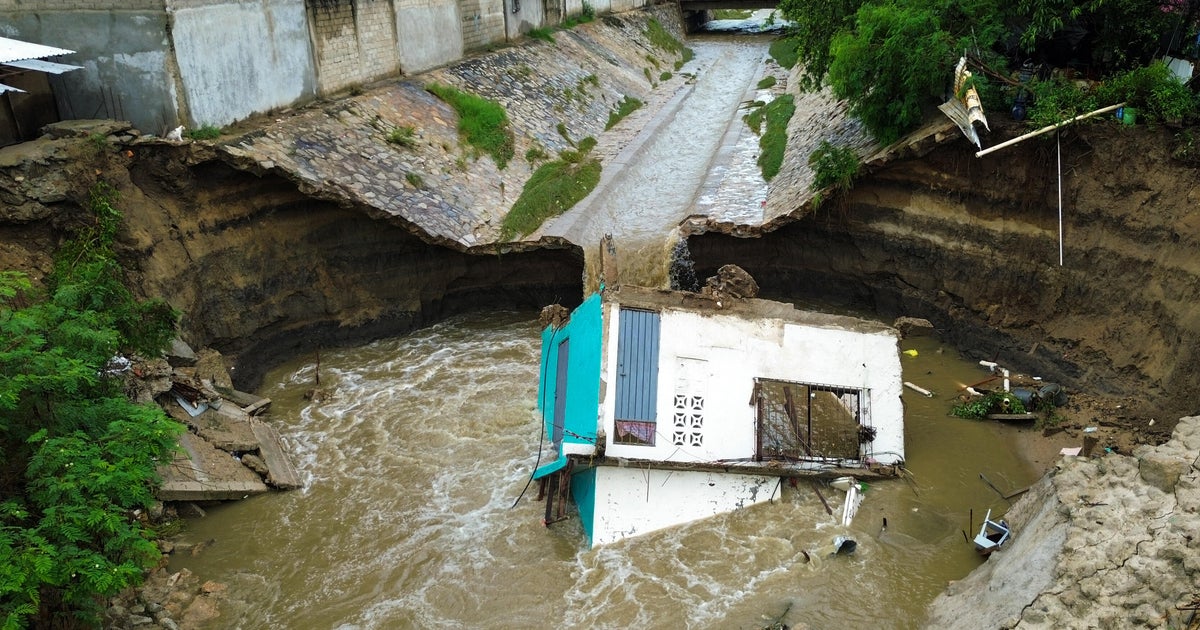 Hurricane Simon lashes Mexico's Pacific coast, pounds resorts and vulnerable towns