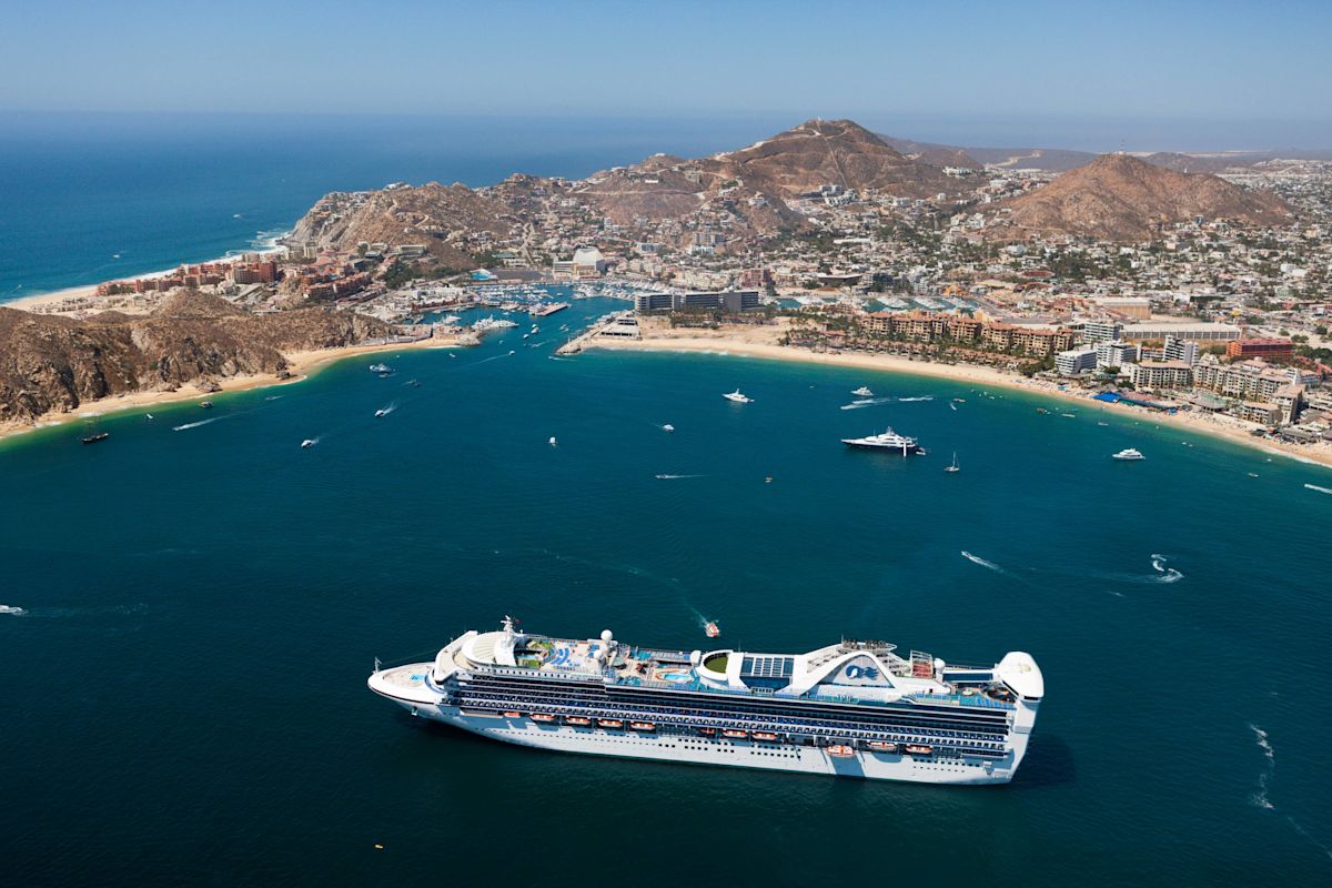 Ports Closed, Cruises Disrupted as Hurricane Simon Bears Down on Mexico
